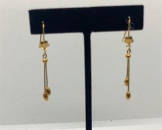 18K 2.7 g earrings $116