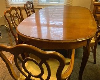 Dining table with protective pad, leaf, & 6 chairs $250