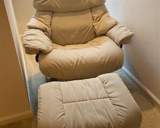 J E Ekornes Stressless Recliner & Ottoman  $200
