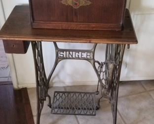 1920/30's Singer Sewing with wood cover $550