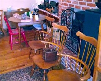 Chairs with Matching Dining Table with 2 Leaves
