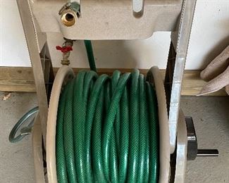 Garden hose with mobile reel