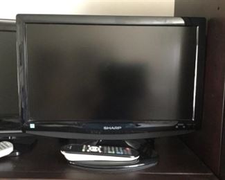 Sharp LCD TV 18” with remote and stand