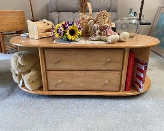 Great storage coffee table 