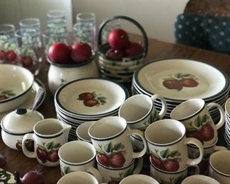 Apple 🍎 set of dishes and more