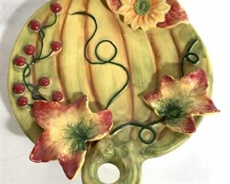 SAPOTA Porcelain Plate W Leaf & Vine Detail
