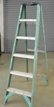 4838 - Green 6' Fiberglass Ladder