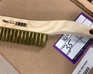 Located in: Carson City, NV
Condition "New in Box"
MFG Weiler
Brass Brush w/ Wood Handle
**Sold as is Where is**