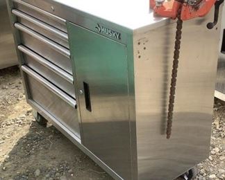 Located in: Carson City, NV
MFG Husky
Rolling Tool Box w/ Pipe Clamp
Size (WDH) 46-1/2"W x 18-1/4"D x 37"H
*No Key*
**Sold as is Where is**
