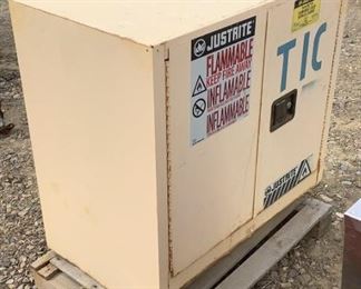 Located in: Carson City, NV
MFG Justrite
Flammable Liquid Storage Cabinet
Size (WDH) 35"W x 22"D x 34-1/2"H
*No Key*
**Sold as is Where is**