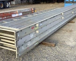 Located in: Carson City, NV
MFG Greenbull
29' Aluminum Walk Boards
Size (WDH) 29'L x 28"W
750 lb Max Capacity
**Sold as is Where is**