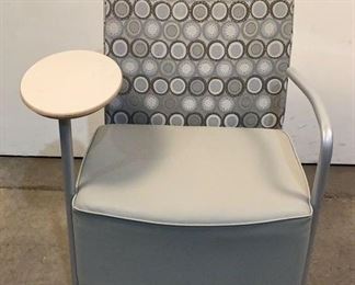 5 Image(s)
Located in: Chattanooga, TN
MFG Herman Miller
Waiting Room/Lobby Chair
Seat Height 16"
**Sold as is Where is**
