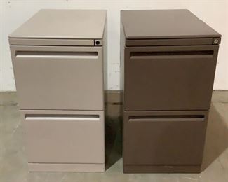 Located in: Chattanooga, TN
2 Drawer Filing Cabinets
Size (WDH) 15-1/2"W x 23"D x 28"H
**No Keys**
**Sold As Is Where Is**