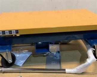 Located in: Chattanooga, TN
Condition "Unused"
MFG Dandy Southworth
Model UDA-350W
Ser# L-293421
Rolling Lift Cart
Size (WDH) 23-1/2"Wx39"D
Max 770lbs
*Sold As Is Where Is*