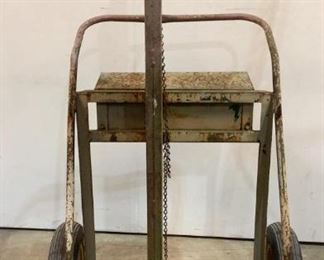 Located in: Chattanooga, TN
Welding Dual Cylinder Dolly
Overall - 27"W X 19 1/4"D X 66 1/2"H
(1) 10 1/4"W X 10 3/4"D
(1) 15"W X 10 3/4"D
*Sold As Is Where Is*
