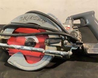 MFG Skilsaw
Model HD77
Power (V-A-W-P) 120 V - 60 HZ - 13 A
7-1/4" (184) mm Worm Drive Saw
4400 RPM
**Sold As Is Where Is**