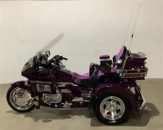 
VIN IA038239 Year: 2007 Make: Special Model: Custom Trim Level: Trike Engine Type: 6 Cylinder Miles: 52,695 Color: Purple Located In: Chattanooga, TN ** Operational Status: Runs and Rides Crack in The Windshield  *Sold As Is Where Is*