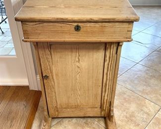 Antique Oak Teacher's Lectern measures 22" x 16" x 36" (NO KEY)