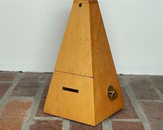SETH THOMAS METRONOME | wooden case; h. 9 in. 