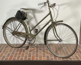 RALEIGH SPORT LADY'S VINTAGE BICYCLE | in a pale green color with fenders!, needs grips