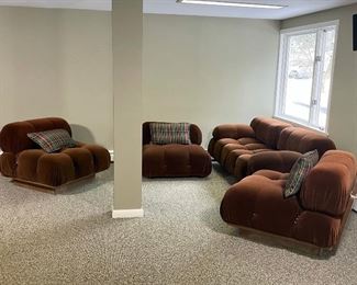 (4pc) B&G ITALIA TUFTED VELVET SEATING | Mario Bellini "Camaleonda" oversized tufted design secured with chromed eye hooks; including a sofa connected to a single chair on a wood frame (h. 31 x 118 x 61 in.) plus two chairs (h. 31 x 38 x 37 in.); some tufts pulled through fabric as pictured; appears as though the wooden framing might be a later addition