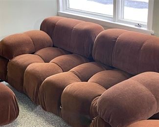 (4pc) B&G ITALIA TUFTED VELVET SEATING | Mario Bellini "Camaleonda" oversized tufted design secured with chromed eye hooks; including a sofa connected to a single chair on a wood frame (h. 31 x 118 x 61 in.) plus two chairs (h. 31 x 38 x 37 in.); some tufts pulled through fabric as pictured; appears as though the wooden framing might be a later addition