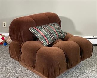 (4pc) B&G ITALIA TUFTED VELVET SEATING | Mario Bellini "Camaleonda" oversized tufted design secured with chromed eye hooks; including a sofa connected to a single chair on a wood frame (h. 31 x 118 x 61 in.) plus two chairs (h. 31 x 38 x 37 in.); some tufts pulled through fabric as pictured; appears as though the wooden framing might be a later addition