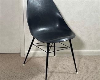 MOLDED ABS SHELL CHAIR | small crack at seat edge; h. 32 x 18 x 17 in.
