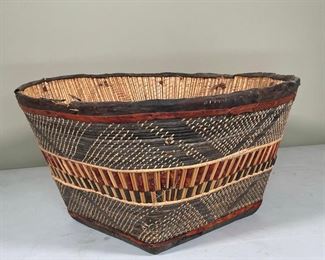 WOVEN BASKET | the outside decorated in varying colors