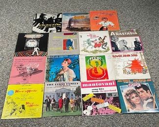 COLLECTION THEATRICAL & OTHER VINYL RECORDS | Misc. vinyl records including Grease, The Wizard of Oz, Hair, Saturday Night Fever, and others