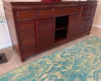 $575~ OBO ~ EXQUISITE  ROSEWOOD BUFFET/ ENTERTAINMENT / BAR CAN BE DISPLAYED IN THE MIDDLE OF THE ROOM GORGEOUS FROM ALL ANGLES ~ 32'HT X 72" W 19"D