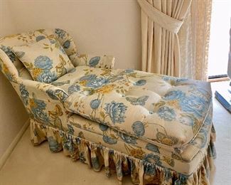 fabulous chaise, perfect for the bedroom