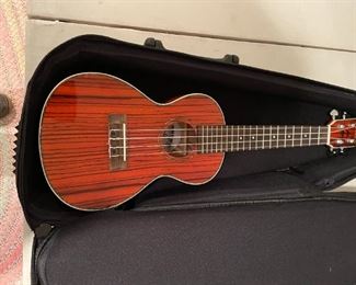 UKULELE