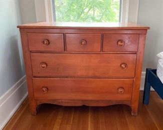 Vintage Chest of Drawers / Dresser