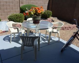 outdoor patio table and chairs