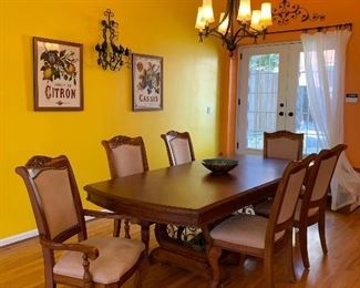 Dining Room Table with 6 Side Chairs, 2 Arm Chairs, 2 leaves and pads