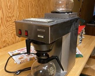 Bunn coffee maker w/ two carafes