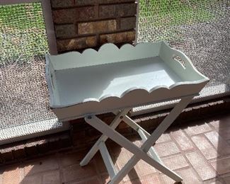 white tray table