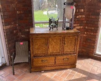 Thomasville buffet console top opens