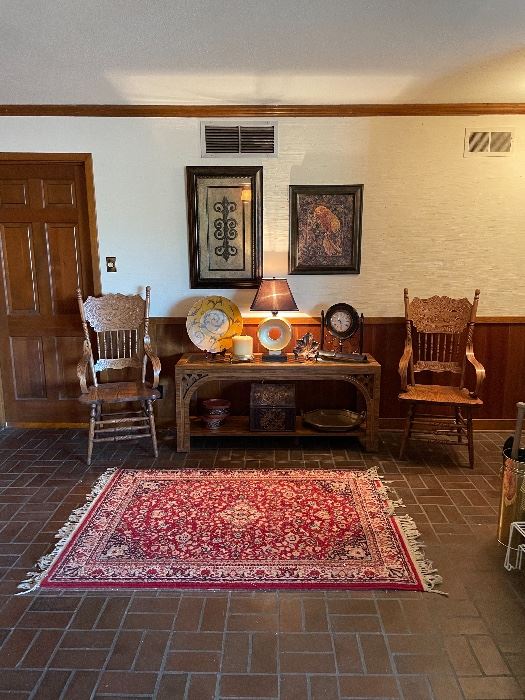 Really nice console or sofa table. So many used