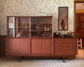 BID ITEM: Danish Modern Teak Sideboard Credenza and Hutch with sliding glass door front, measures 7' 5" in length and 58.5" height