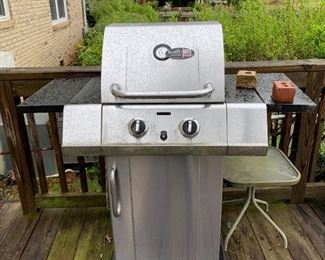 #40	Charbroil Grill 24"W w/propane Tank	 $65.00 
