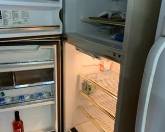 #53	Whirlpool Refrigerator/Freezer on top 14cu Model  ET14ZKXXN	 $60.00 
