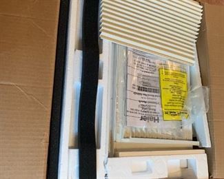 #69	Haier 5200 BTU Air Conditioner Window Unit (cools 100-150FT) - New in Box	 $75.00 
