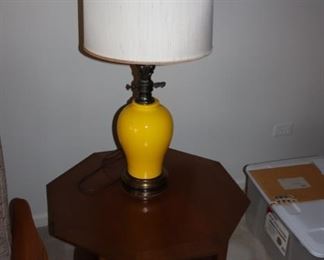 Vintage yellow ginger jar lamp - mod