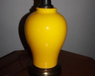 Vintage yellow ginger jar lamp - mod