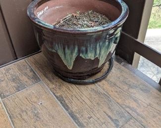 Pottery planter with drip plate