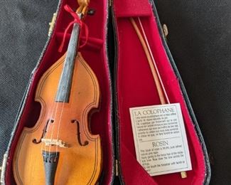 Authentic Models Holland Violin - Miniature string