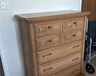 Bedroom set - King sized headboard - 2 nightstands - chest of drawer - dresser