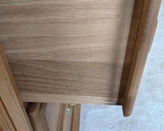 Bedroom set - King sized headboard - 2 nightstands - chest of drawer - dresser